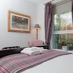 Holyrood Residence - Luxury Apartment With Parking